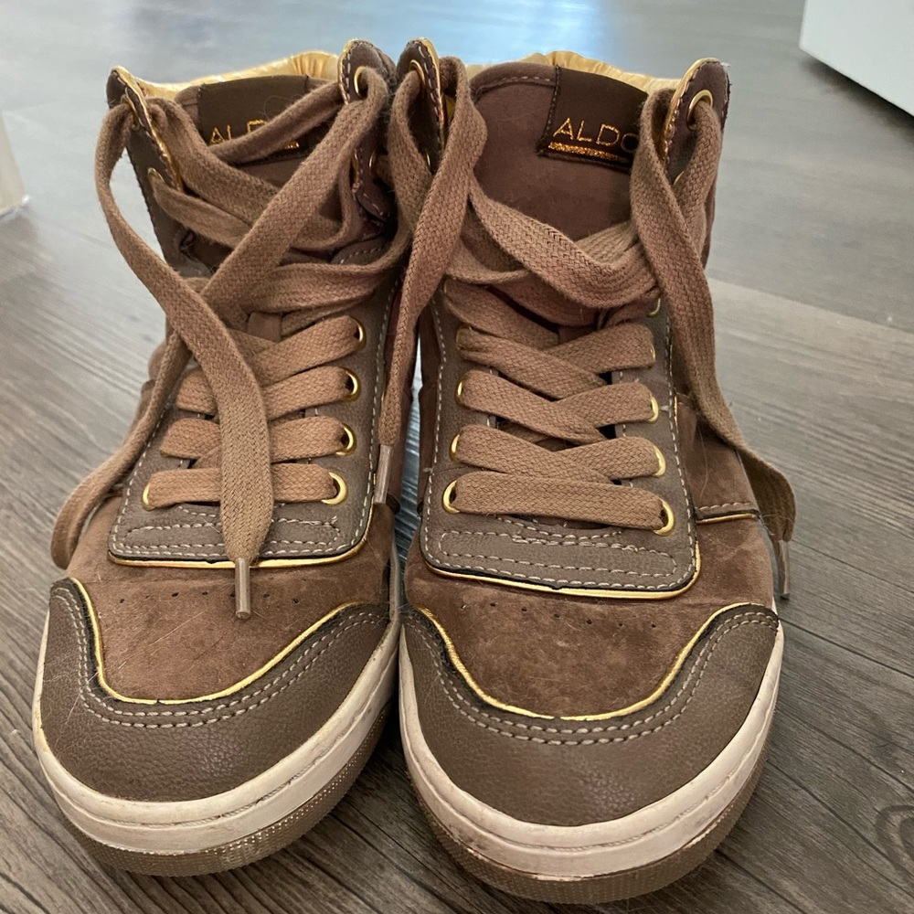 New Aldo sneakers!! Great condition!